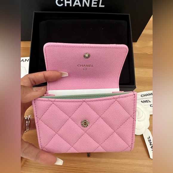 SOLD❌CHANEL 23P XL Flap Card Holder - Picture 4 of 14